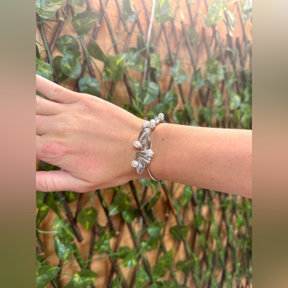 Rhodium Everyday Wear Leaf Shape Metal Cuff Bracelet With Pearl - Picture 4 of 4